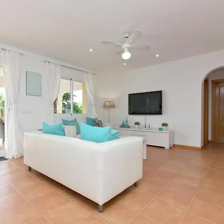 Sunny Coastal In Zingst Vila